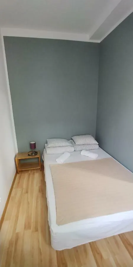999 Aparthostel Cracovia Hostal